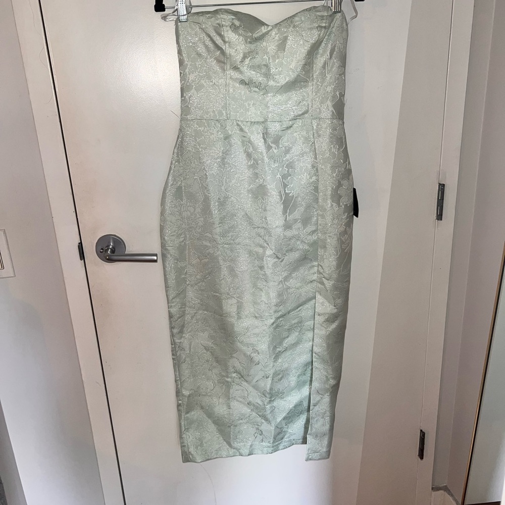 Lulu’s Strapless Sage Green Floral Midi Dress w/ Slit – Size L – NWT